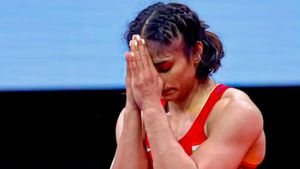 Vinesh Phogat Retirement: రిటైర్మెంట్ ప్రకటించిన రెజ్లర్ వినేశ్ ఫోగట్.. భావోద్వేగ ట్వీట్.. !