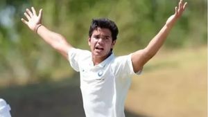 Arjun Tendulkar: సచిన్ కొడుకు సంచలన బౌలింగ్!