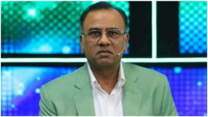 ఆ యువ పేసర్‌ను తీసుకెళ్లండి.. ఆస్ట్రేలియాకు చుక్కలు చూపిస్తాడు: పాక్ మాజీ క్రికెటర్