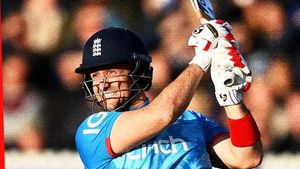 ENG vs AUS: స్టార్క్ బౌలింగ్‌లో లివింగ్‌స్టోన్ ఊచకోత.. ఆల్‌టైమ్ రికార్డు!(Video)