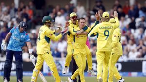 AUS vs ENG: క్రికెట్ చరిత్రలో తొలిసారి.. లబుషేన్ ఆల్‌టైమ్ రికార్డు!(Video)