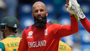 రిటైర్మెంట్ ప్రకటించిన ఇంగ్లండ్ స్టార్ క్రికెటర్