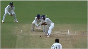 Musheer Khan భారీ సిక్సర్.. స్టేడియం పైకప్పు తాకిన బంతి! (వీడియో)