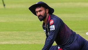 జో రూట్ కాదు.. అతనే అత్యుత్తమ బ్యాటర్: దినేశ్ కార్తీక్