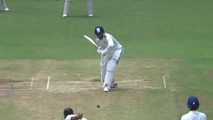 Duleep Trophy: బిత్తరపోయిన నితీశ్ రెడ్డి..స్టన్నింగ్ డెలివరికి క్లీన్‌బౌల్డ్ (Video)