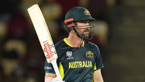 AUS vs ENG: హెడ్ ఊచకోత.. ఒకే ఓవర్‌లో 30 పరుగులు (Video)