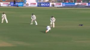 Duleep Trophy 2024: తిలక్ వర్మ స్టన్నింగ్ క్యాచ్.. వావ్ అనాల్సిందే!(వీడియో)