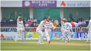 PAK vs BAN: పాక్ పరువుపాయె.. క్రికెట్ చరిత్రలో చెత్త రికార్డు!