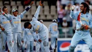 ధోనీ శకం మొదలైంది ఈ రోజే.. బౌల్ ఔట్‌లో పాక్ చిత్తు!(వీడియో)