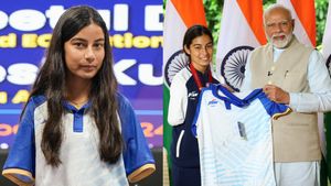 శీతల్ దేవి స్పెషల్ గిఫ్ట్‌కు ప్రధాని మోదీ ఫిదా