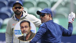 కోహ్లి, ధోనీ కంటే అతనే అత్యుత్తమ క్రికెటర్: సెహ్వాగ్ (Video)