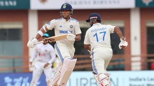 IND vs BAN: రీఎంట్రీలో పంత్ రికార్డుల వేట..సెహ్వాగ్ సరసన!(Video)