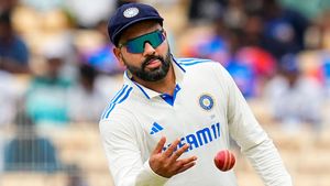 IND vs BAN: ఫీల్డింగ్‌ చేయకుండా నిద్రపోతున్నారా..? భారత ఆటగాళ్లపై కస్సుమన్న రోహిత్!(వీడియో)