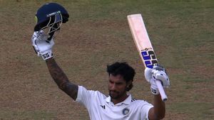 Duleep Tropy 2024: శతక్కొట్టిన తెలుగోడు..!( వీడియో)