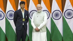 ప్రధాని మోదీని కలవడం కోసం..డిఫెండింగ్ టైటిల్‌ను వదిలేసి!