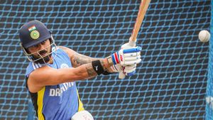 IND vs BAN: కోహ్లి సిక్సర్ల మోత.. బద్దలైన గోడ (Video)