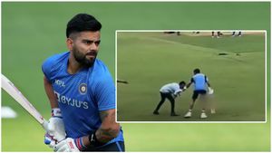 IND vs BAN: కోహ్లీ కాళ్లు మొక్కిన గ్రౌండ్ స్టాఫ్..(వీడియో)