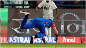 IND vs BAN: బౌండరీ లైన్‌లో చిరుతలా 27 మీటర్లు పరిగెత్తి.. హార్దిక్ స్టన్నింగ్ క్యాచ్ (Video)