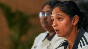 బీసీసీఐ సంచలన నిర్ణయం.. హర్మన్‌ప్రీత్‌పై వేటుకు సిద్ధం!