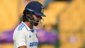 కేఎల్ రాహుల్‌పై వేటు వేసి ఆ కుర్రాడిని తీసుకోండి: టీమిండియా మాజీ క్రికెటర్