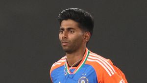 IND vs BAN: నిప్పులు చెరిగిన మయాంక్ యాదవ్.. మెయిడిన్ ఓవర్‌తో షురూ..!