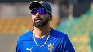 IPL 2025: డీఎస్పీ సిరాజ్‌కు ఆర్సీబీ మొండిచేయి.. రిటైన్ లిస్ట్ ఇదే!