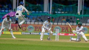 IND vs BAN: రోహిత్ శర్మ మార్క్ కెప్టెన్సీ.. ఉచ్చులో పడిన సెంచరీ హీరో!(వీడియో)