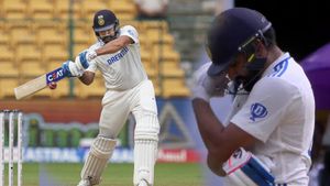 IND vs NZ: అన్‌లక్కీ ఔట్.. కన్నీటితో మైదానాన్ని వీడిన రోహిత్ (Video)
