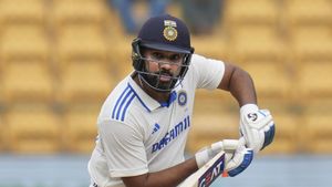 Rohit Sharma: ఏం గుండెరా అది.. 4, 6, 4తో హాఫ్ సెంచరీ!(వీడియో)