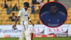 IND vs NZ: ఆఖరి బంతికి కోహ్లీ ఔట్.. రోహిత్ రియాక్షన్ వైరల్!(వీడియో)