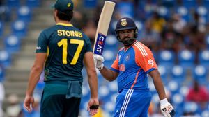 IND vs AUS: టీమిండియాకు బిగ్ షాక్.. ఆస్ట్రేలియాతో టెస్ట్ మ్యాచ్‌కు రోహిత్ దూరం!