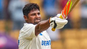 IND vs NZ: డకౌట్ తర్వాత సెంచరీ.. సర్ఫరాజ్ ఖాన్ అరుదైన ఘనత!