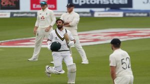 PAK vs ENG: మళ్లీ విఫలమైన బాబర్ ఆజామ్.. షాన్ మసూద్ భారీ శతకం!