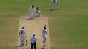 IND vs NZ: రోహిత్ శర్మ ఇదేం కెప్టెన్సీ.. టామ్ లాథమ్‌ను చూసి నేర్చుకో!