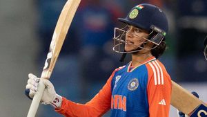 IND vs NZ: చరిత్ర సృష్టించిన స్మృతి మంధాన.. ఆల్‌టైమ్ రికార్డు!