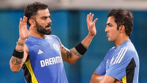 IND vs BAN: బంగ్లాదేశ్‌పై ఘన విజయం.. కోహ్లీని హగ్ చేసుకున్న గంభీర్!(వీడియో)