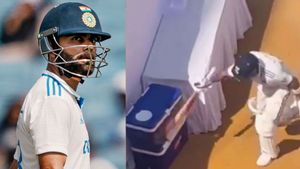 IND vs NZ: కోపంతో బాక్స్ బద్దలు కొట్టిన కోహ్లి (Video)