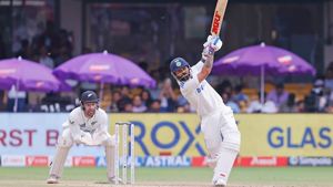 IND vs NZ: విరాట్ కోహ్లీ సిక్స్‌తో చరిత్ర సృష్టించిన టీమిండియా..!