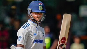 IND vs BAN: చరిత్ర సృష్టించిన జైస్వాల్.. సెహ్వాగ్ రికార్డు బ్రేక్