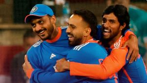 IND vs SA: మలుపు తిప్పిన అక్షర్ పటేల్ స్టన్నింగ్ క్యాచ్ (Video)