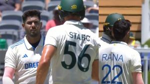 కవ్వించిన స్టార్క్‌కు రాకాసి బంతితో హర్షిత్ సమాధానం- బద్దలైన హెల్మెట్ (Video)