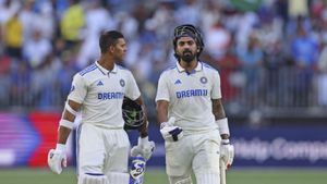 IND vs AUS: రఫ్ఫాడించిన రాహుల్, యశస్వి జైస్వాల్.. భారీ స్కోర్ దిశగా భారత్!