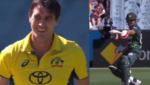 AUS vs PAK: కమిన్స్‌కు పాక్ క్రికెటర్ కవ్వింపులు..తర్వాతి బంతికే వికెట్!(Video)