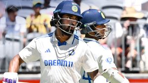 IND vs AUS: చరిత్ర సృష్టించిన భారత ఓపెనర్లు.. 20 ఏళ్ల తర్వాత అరుదైన ఘనత!