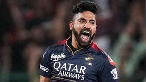 ఆర్సీబీ‌పై కోపంతో డీఎస్పీ సిరాజ్ ఏం చేశాడంటే.. ఆన్ డ్యూటీ! (Video)