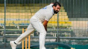 Mohammed Shami సంచలన బ్యాటింగ్.. భారీ సిక్స్‌లు బాదిన లాలాజీ!