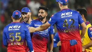 IPL 2025: ఆర్‌సీబీలోకి స్వింగ్ కింగ్