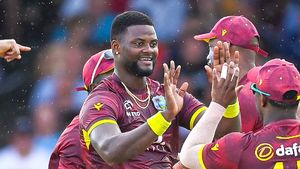 WI vs ENG: మలుపు తిప్పిన స్టన్నింగ్ క్యాచ్.. విండీస్ సంచలన విజయం!(వీడియో)