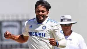 IND vs AUS: మీసం తిప్పిన తెలుగోడు.. అదిరిపోయేలా ఆగమనం! (Video)