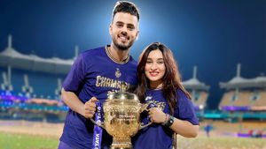 IPL 2025: నా మొగుడు మీకు ఊడిగం చేశాడు.. కేకేఆర్‌పై స్టార్ క్రికెటర్ సతీమణి ఫైర్!